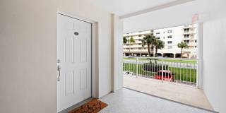 1050 Hillsboro Mile Gallery 2