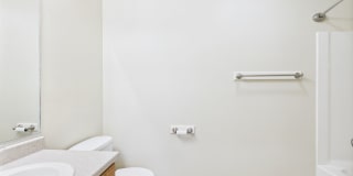 Bright & Spacious 3-Bedroom Apartment Gallery 18