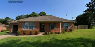 3 bedroom home in GREAT location! Fenced in backyard! Gallery 1