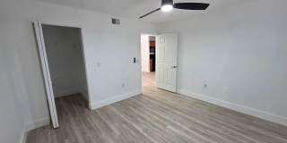One Bed - One Bath - Water Front - First Floor Gallery 4