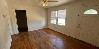 Charming 3 Bedroom 1 Bathroom close to TTU and Medical District! Gallery 3