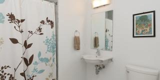 Luxury U St Condo | 2 Bed + Den | 2 Bath | 1,350 Sf | Large Balcony | 1 Garage Parking Space Gallery 18