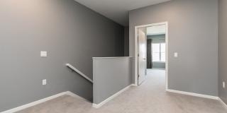 Fully Furnished Townhome Blocks Away From Downtown Gallery 17