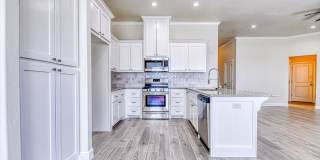 Four bedroom in Stone Lake! Gallery 11