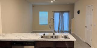 Spacious 2-Bedroom Townhome Near River City Gallery 4