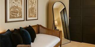 1918 Pintura Circle Gallery 17