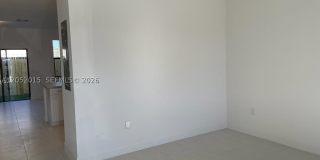 825 NE 211th St Gallery 4