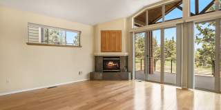 Beautiful Eagle Crest Home with Stunning Views and High-End Features! Beautiful Eagle Crest Home with Stunning Views and High-End Features! Gallery 7