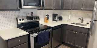 Charming 1-Bed, 1-Bath Apartment steps from the Plaza District Gallery 1