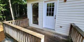 2bd/1ba Upstairs Duplex Off Howard's Creek Gallery 1