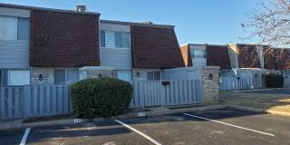 (2) Bed/(2.5) Bath Townhome! Pool Access! Gallery 1