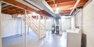 2 Bedroom 1 bath duplex with unfinished basement near Merle Hay Mall Gallery 14
