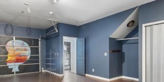 238 Walker Street Gallery 5