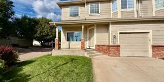 Beautiful 2 Bedroom Townhome- Minutes from Fort Carson Gallery 1