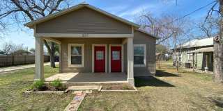 Updated 1926 Craftsman Style 3/1 / Cute Front Porch / No Capet / NBISD Gallery 1