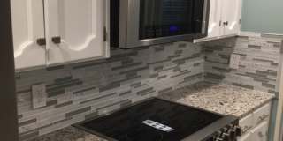 Gorgeous Updated 2BR 3BA Town house Gallery 6