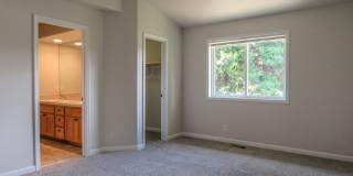 Updated Interior ! Spacious 2 Bedroom 2.5 Bath Town home close to Intel and Nike Gallery 15