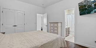 7161 N SKIES Gallery 13