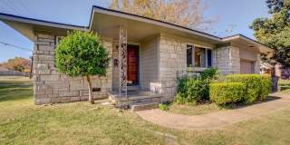 Beautiful 2BD/1BA next to River Parks Gallery 1