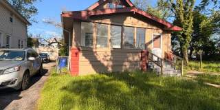 Charming 3 - Bedroom Property in Prime Location Gallery 1