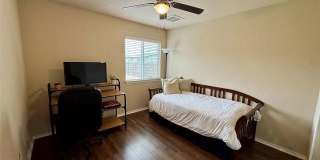 Room in 3 Bedroom Home at Nottingham Loop Gallery 17