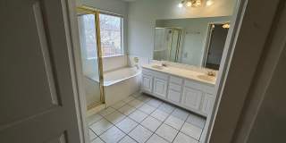 PRELEASING FOR MID JULY! 3 Bedroom 2 bath in the heart of South Austin Gallery 11