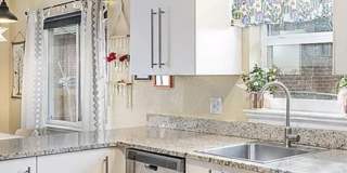 2 Bedroom home  in Denver Gallery 1