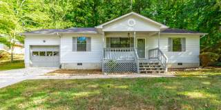 2 Bedroom Home in East Brainerd with Screened Porch & Garage Gallery 1