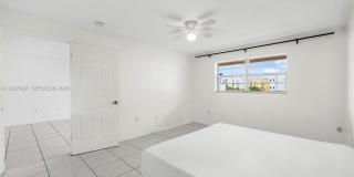 18001 N Bay Rd Gallery 12