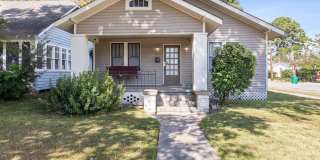 302 Versailles Boulevard Gallery 1