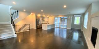 Modern 4BR Townhome in Prime Bellevue | AC | Bellevue Schools | Minutes to Microsoft Gallery 13