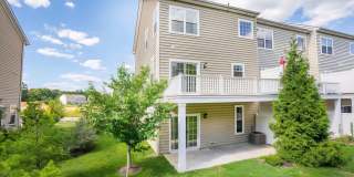 Spacious End-Unit Townhome for Rent in Meridian Crossing – 3BR, 4BA, 2-Car Garage. $3,095.00/month Gallery 31