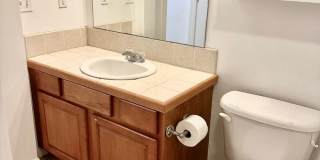 Modern 3 bedroom, 2.5 bathroom Townhome in Mapleleaf! Gallery 24