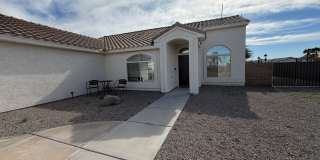 Spacious 3-Bed Home on Large Corner Lot with Boat-Deep Garage & Views Gallery 7