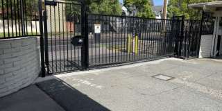 Wonderful Gated 2-Bedroom Downstairs Apartment Gallery 18