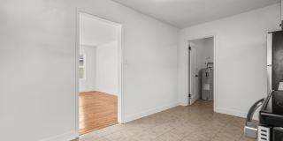 NEWLY RENOVATED 1 BED/1 BATH WITH FENCED BACKYARD Gallery 6
