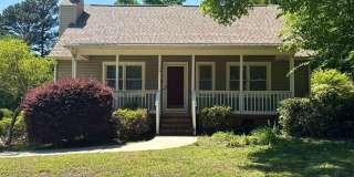 3 BD, 2 BA Home with Large Screened-In Porch Gallery 1