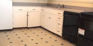 3 BR/ 1 BA Lakeside Three bedroom with large fenced yard and detached garage/workshop Gallery 10
