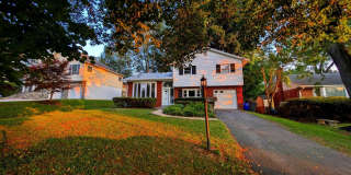5908 GREENTREE Road Gallery 1