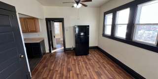 3 Bedroom, 1 Bathroom Single Family House Downtown Gallery 9