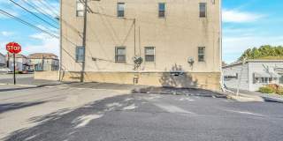 864 S Main Street Gallery 18