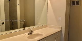 2733 NE 3rd Ct Gallery 8