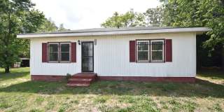 Coming Soon! 3 Bedroom and 1 Bath Home (Pets Considered) Gallery 1