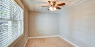 Beautifully Renovated! Gallery 26