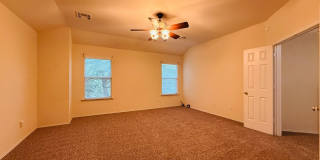Location is Everything!!! SO Much Space!!! Gallery 21