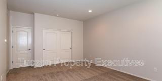 2442 East Emerald Moon Drive - 1 Gallery 23