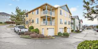 Spacious 2 Bedroom, 2 bath 2nd Floor Apartment Gallery 1