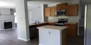 Huge 4 bed 2.5 bath house newly renovated Gallery 14