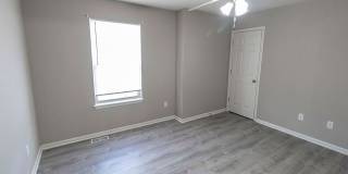 Large Duplex in Vanderveen Gallery 31