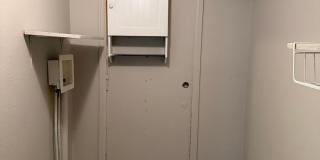 Escape Apartment Life! Downtown Cottage with yard! Gallery 8